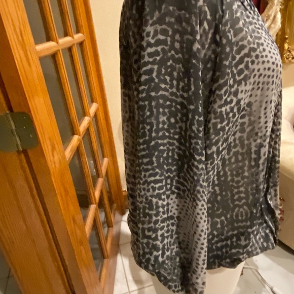 Blouse by A.n.a a new approach size XL grey /white He needed in front semisheer - Picture 3 of 13